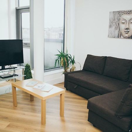 Serviced Apartment In Liverpool City Centre - Free Parking - Balcony - By Happy Days Exterior photo