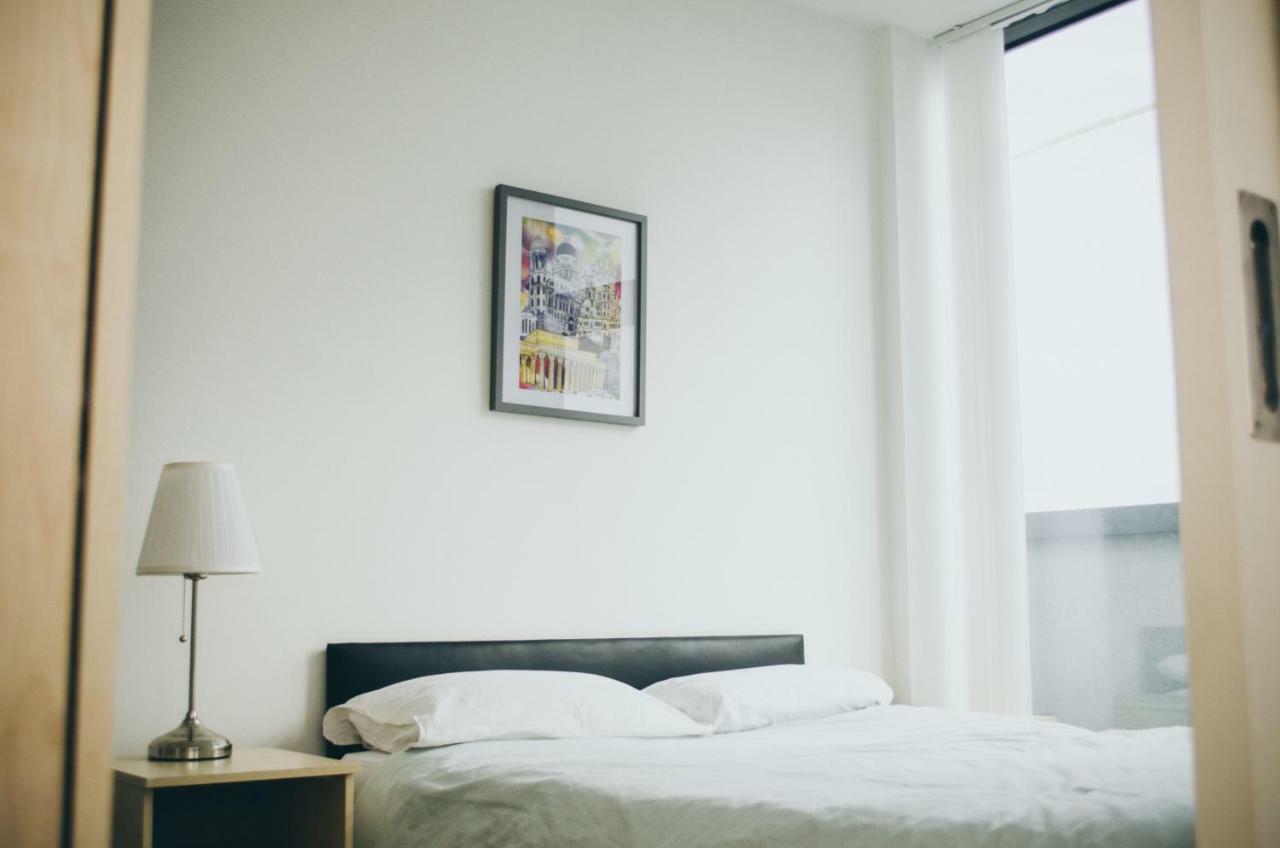 Serviced Apartment In Liverpool City Centre - Free Parking - Balcony - By Happy Days Exterior photo